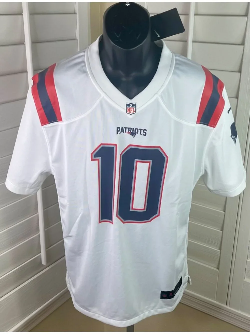 Nike NFL New England Patriots Mac Jones #10 White Football Jersey, Youth L 14/16